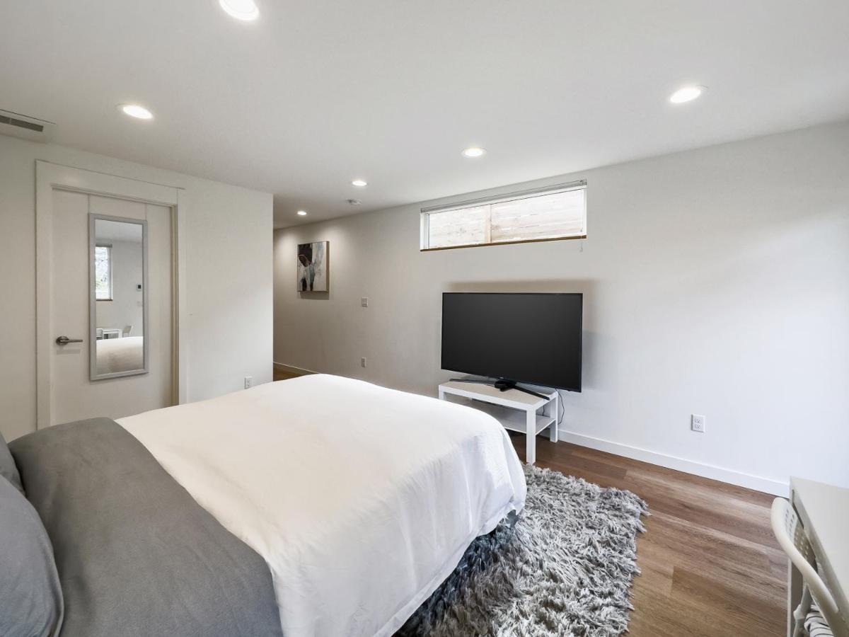 Modern Apartment Near Light Rail Seattle Buitenkant foto